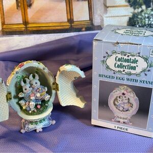 “Cottontale collection” Hinged Egg with Stand - White and Purple
